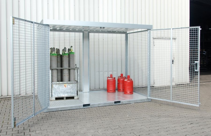 Gasflaschencontainer mit Gitterwänden und Gasflaschen
